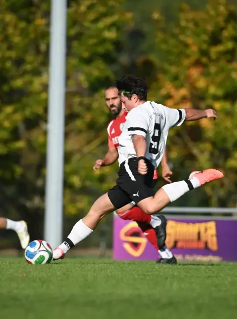 Szene aus dem Spiel 1. FC Heilsbronn – SV Eyüp Sultan Nbg., Bild 6