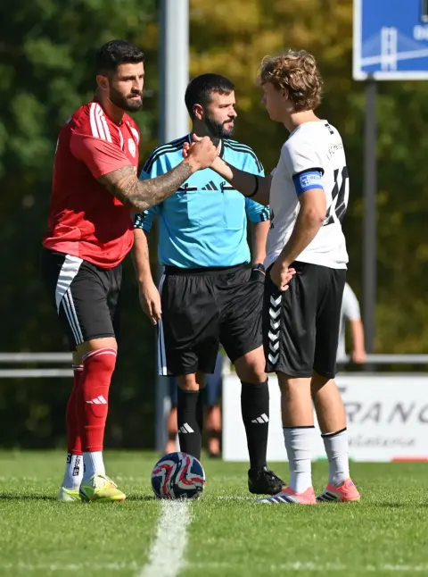 Szene aus dem Spiel 1. FC Heilsbronn – SV Eyüp Sultan Nbg., Bild 1