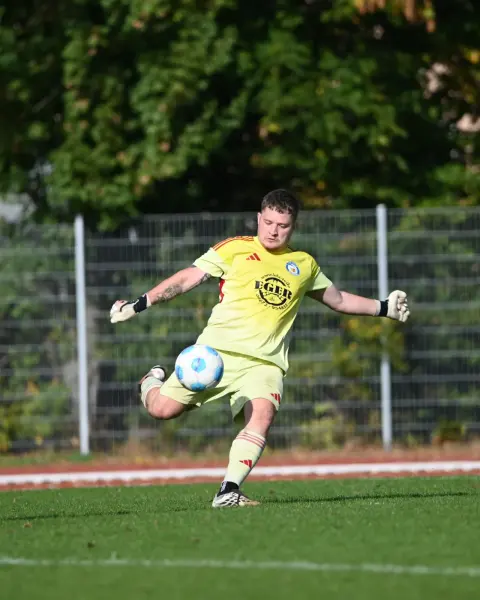 Szene aus dem Spiel FC Serbia Nürnberg – 1. FC Heilsbronn, Bild 4