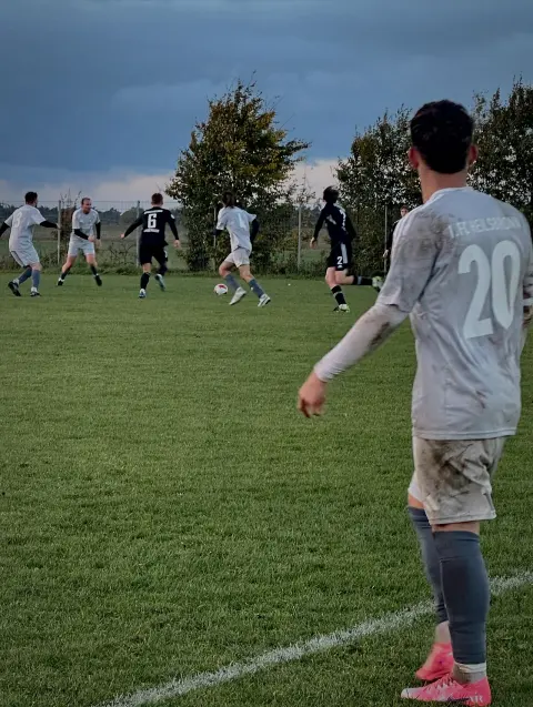 Szene aus dem Spiel 1. FC Heilsbronn – SF Laubendorf, Bild 8