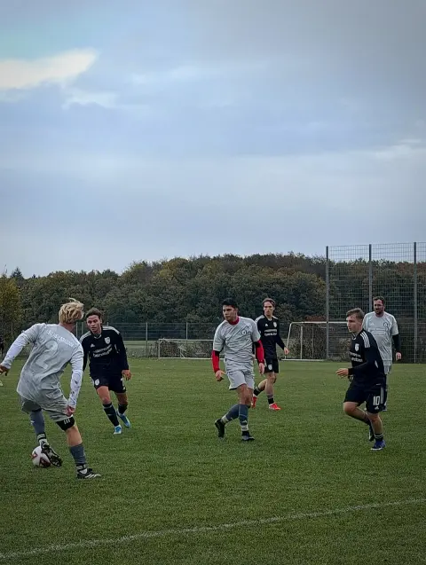 Szene aus dem Spiel 1. FC Heilsbronn – SF Laubendorf, Bild 4