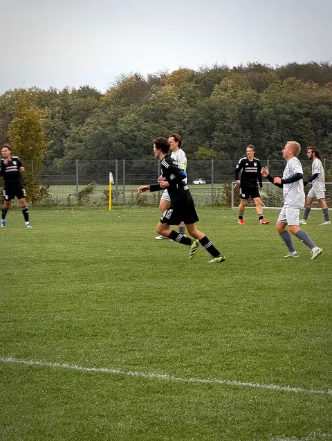 Szene aus dem Spiel 1. FC Heilsbronn – SF Laubendorf, Bild 5