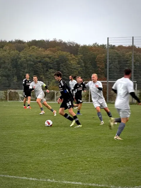 Szene aus dem Spiel 1. FC Heilsbronn – SF Laubendorf, Bild 6