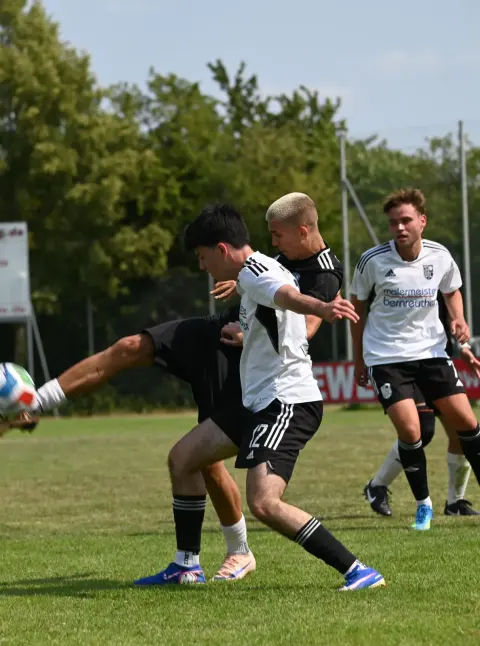Szene aus dem Spiel 1. FC Heilsbronn – SF Laubendorf, Bild 6