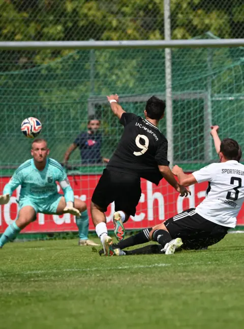 Szene aus dem Spiel 1. FC Heilsbronn – SF Laubendorf, Bild 1