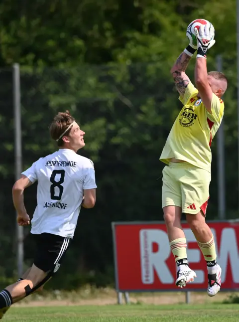 Szene aus dem Spiel 1. FC Heilsbronn – SF Laubendorf, Bild 5