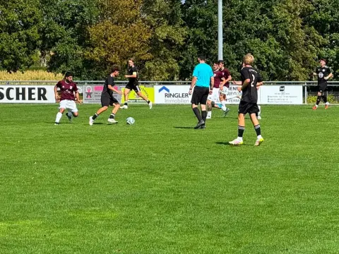 Szene aus dem Spiel 1. FC Heilsbronn – SV Burggrafenhof, Bild 3